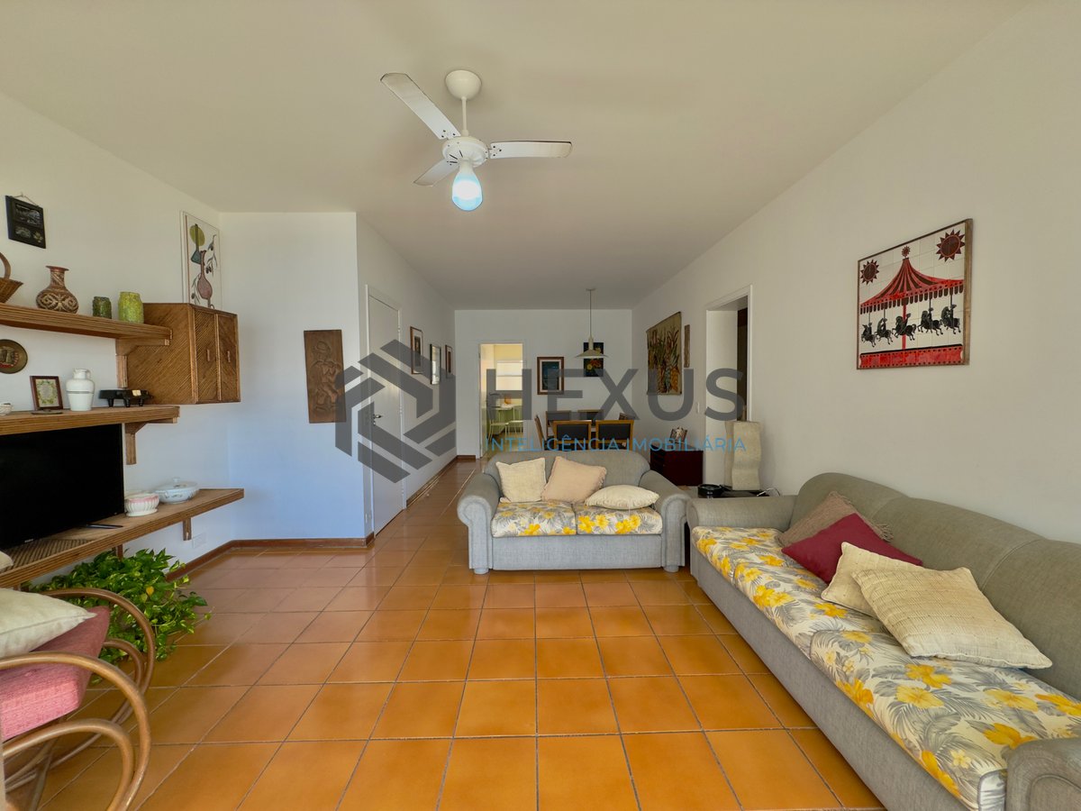 Foto 2 de Apartamento com varanda vista mar e lazer na beira mar da Praia das Pitangueiras, Guaruja