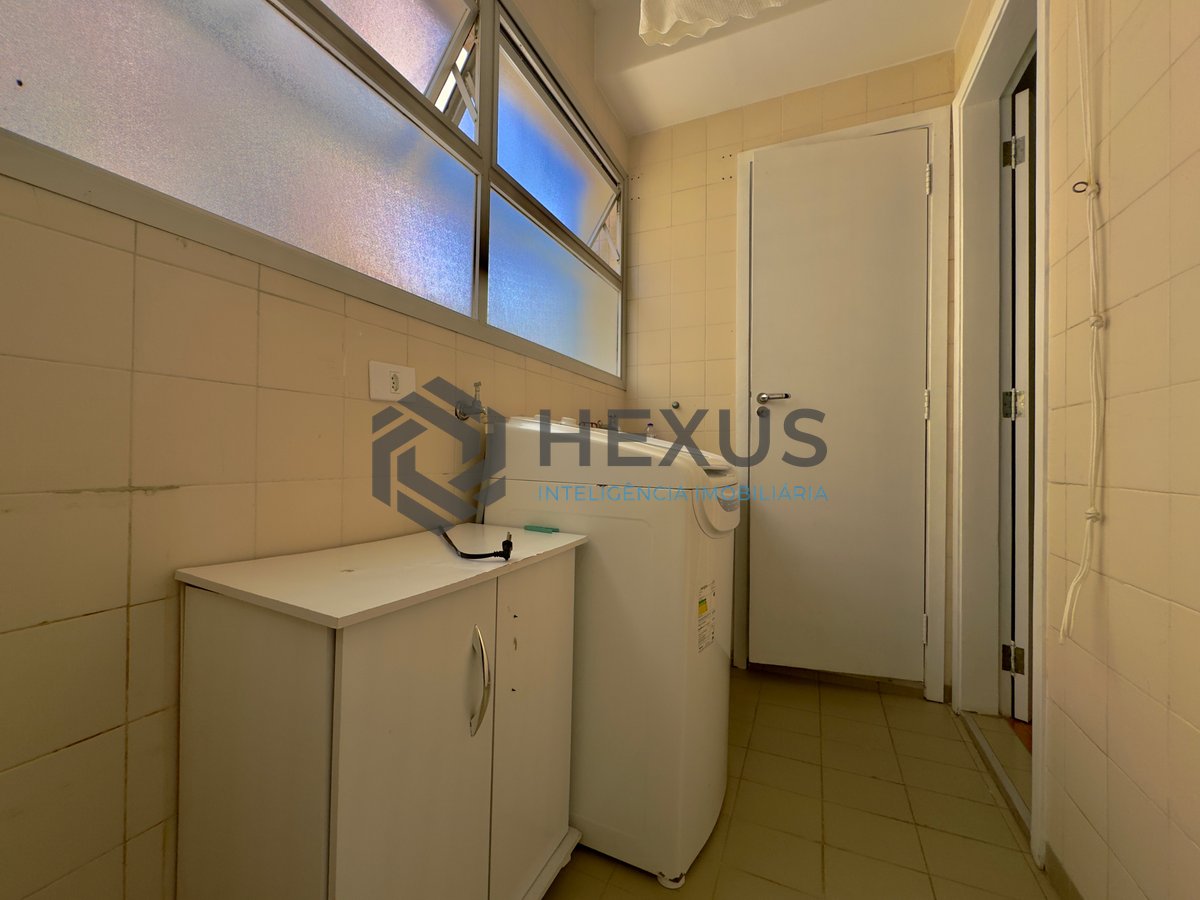 Foto 21 de Apartamento com varanda vista mar e lazer na beira mar da Praia das Pitangueiras, Guaruja