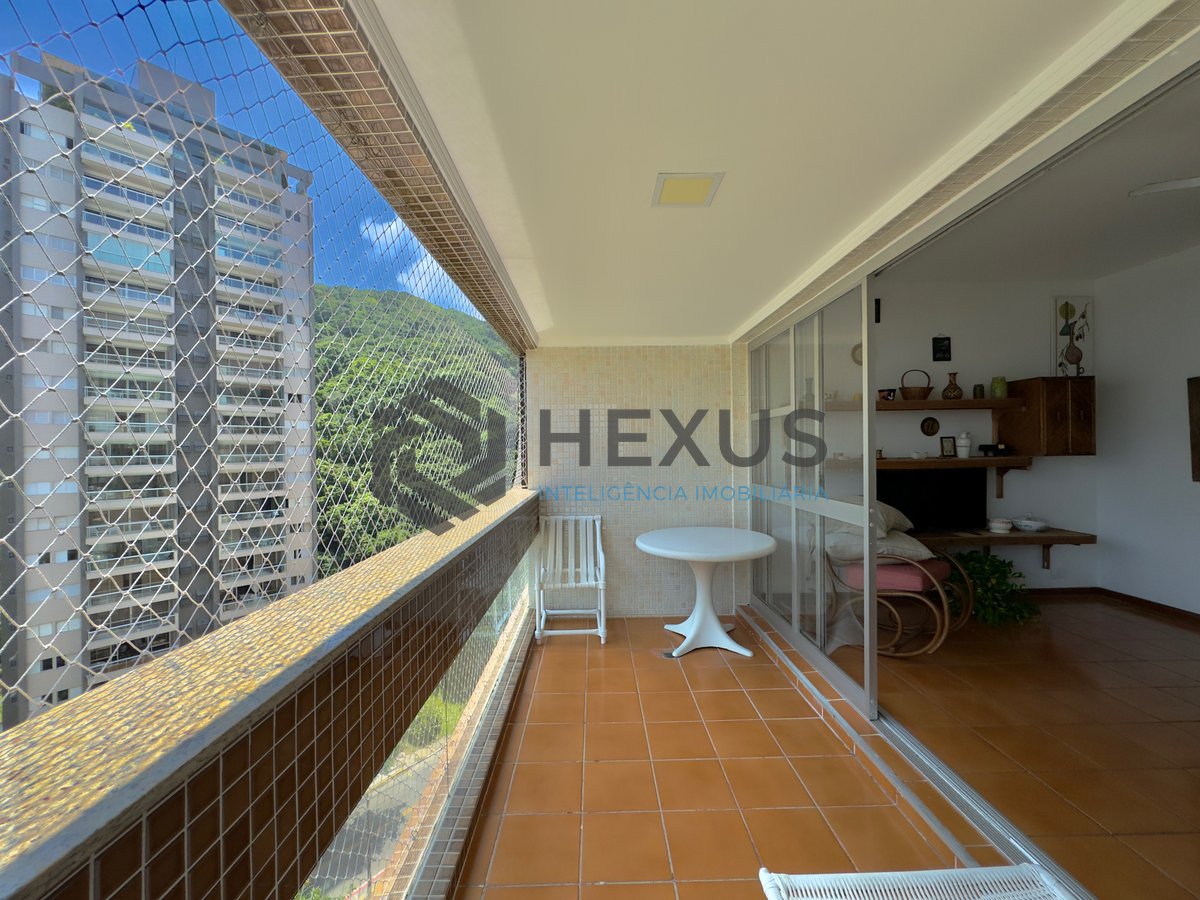 Foto 5 de Apartamento com varanda vista mar e lazer na beira mar da Praia das Pitangueiras, Guaruja