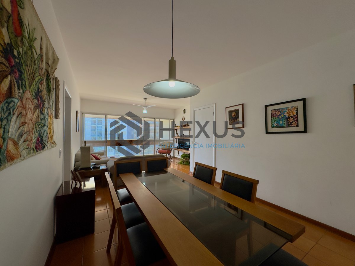 Foto 10 de Apartamento com varanda vista mar e lazer na beira mar da Praia das Pitangueiras, Guaruja