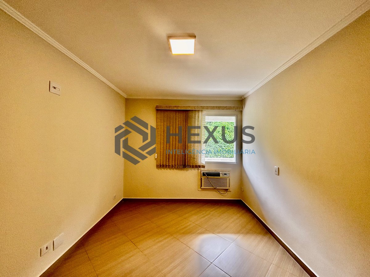 Foto 14 de Apartamento com varanda vista mar e lazer na beira mar da Praia das Pitangueiras, Guarujá