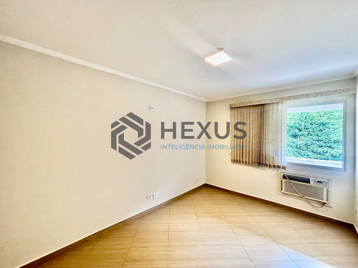Foto 16 de Apartamento com varanda vista mar e lazer na beira mar da Praia das Pitangueiras, Guarujá