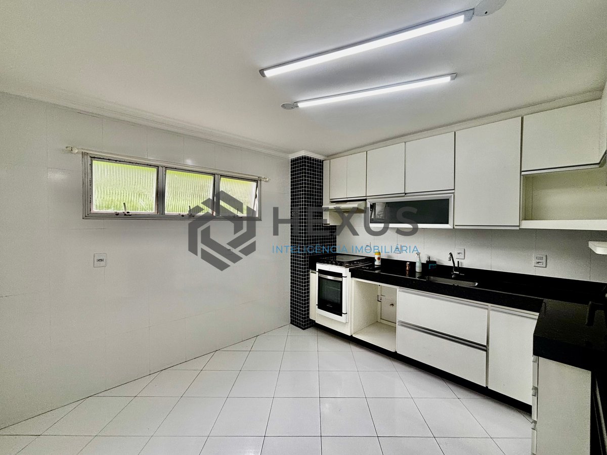 Foto 19 de Apartamento com varanda vista mar e lazer na beira mar da Praia das Pitangueiras, Guarujá