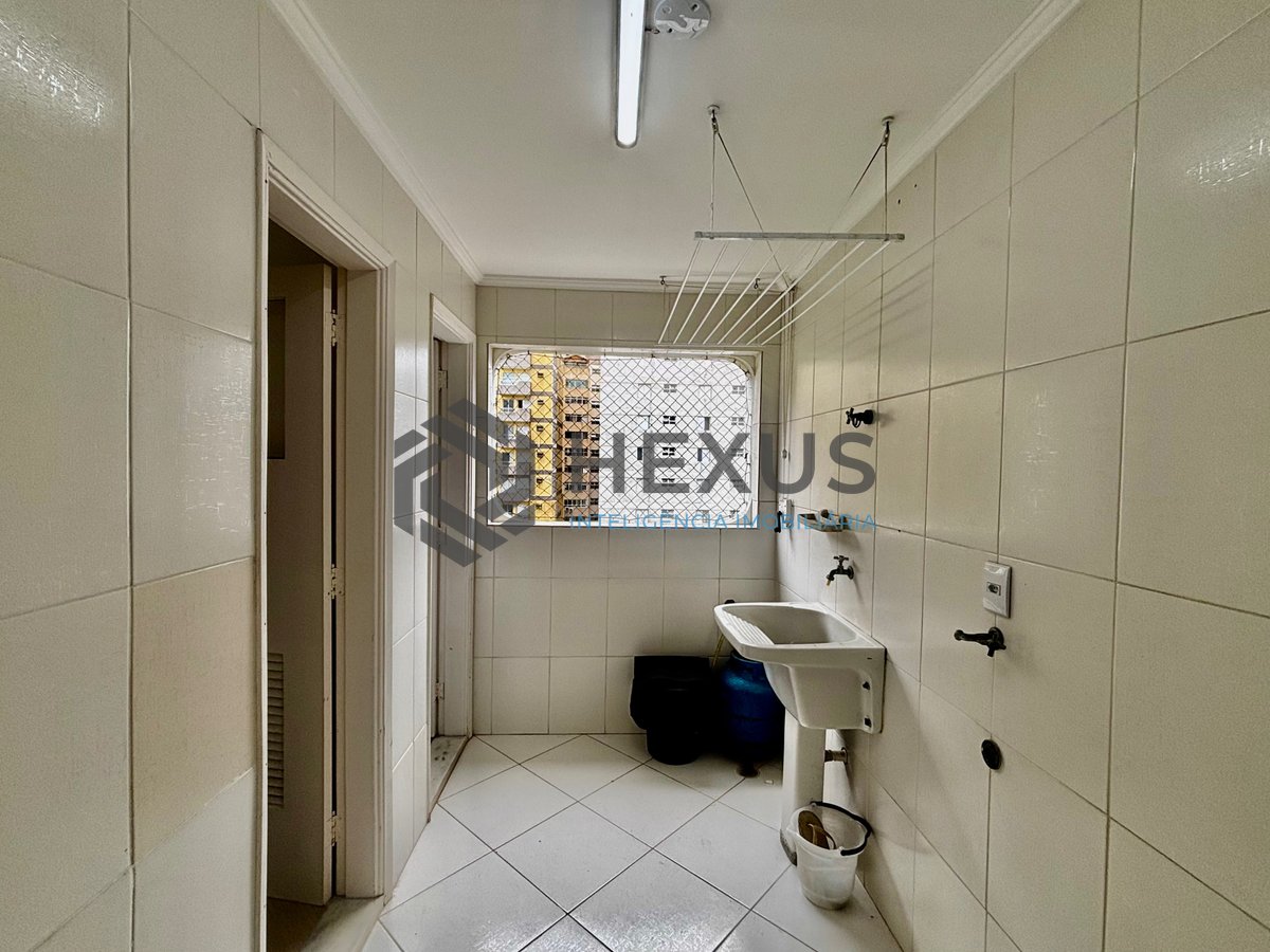 Foto 23 de Apartamento com varanda vista mar e lazer na beira mar da Praia das Pitangueiras, Guarujá