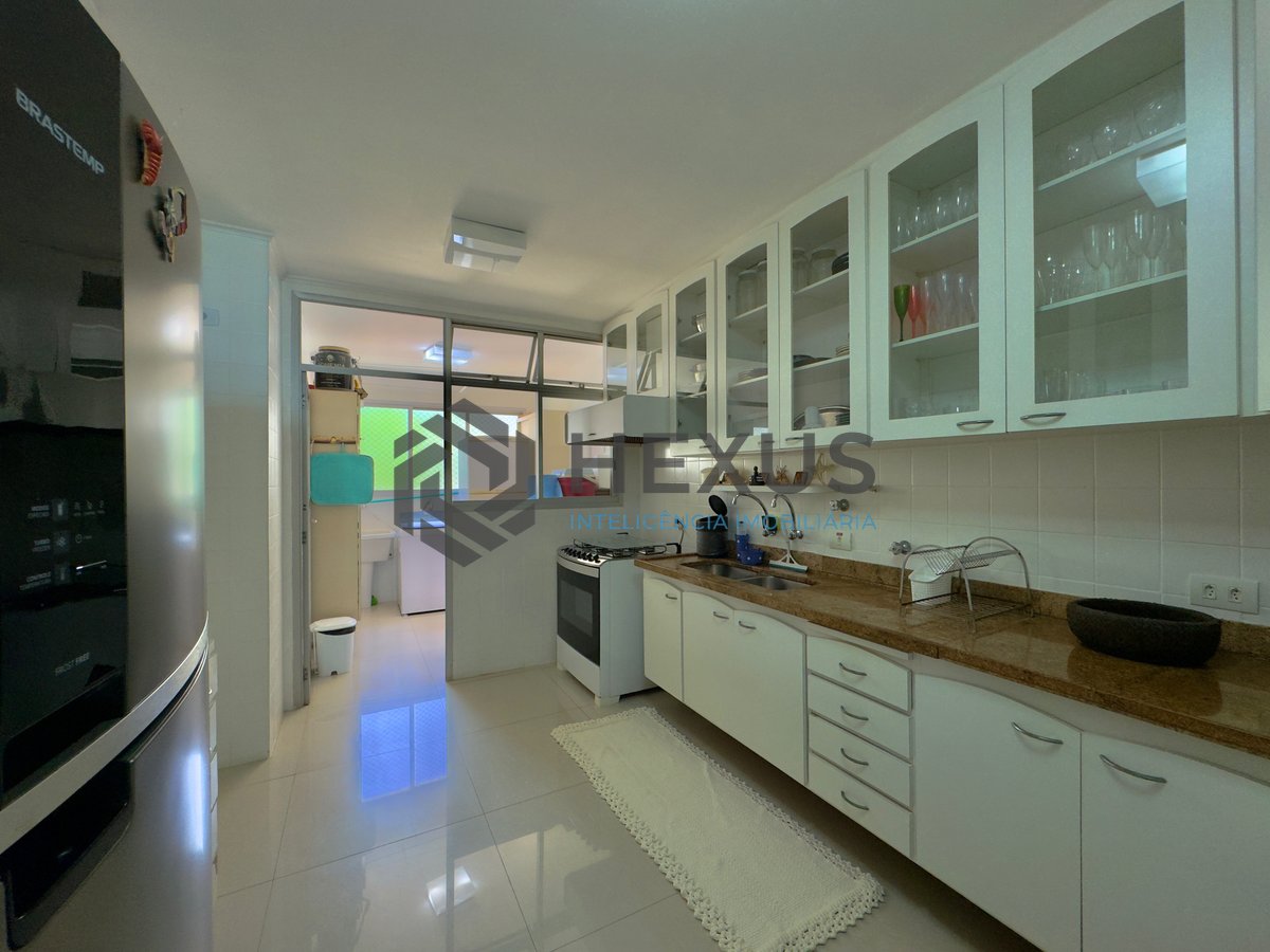 Foto 35 de Apartamento reformado frente ao mar com varanda e lazer na Praia das Asturias, Guaruja