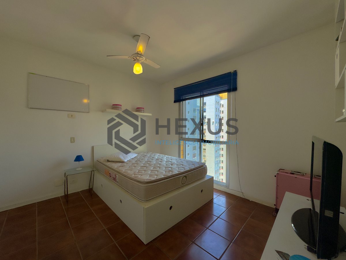 Foto 14 de Apartamento reformado com varanda e lazer na quadra mar da Praia das Pitangueiras à venda, Guarujá-SP.