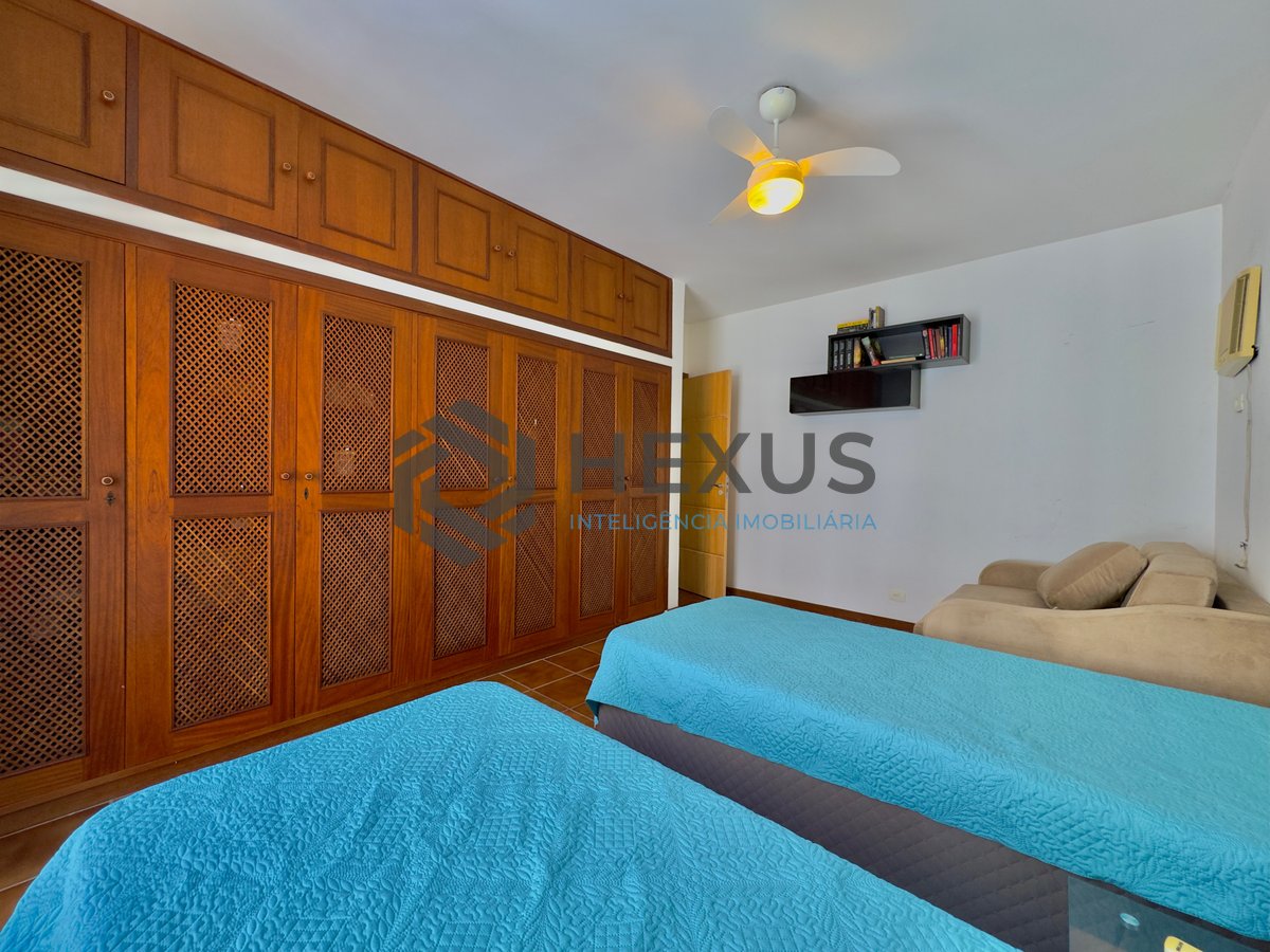 Foto 30 de Apartamento reformado com varanda e lazer na quadra mar da Praia das Pitangueiras à venda, Guarujá-SP.