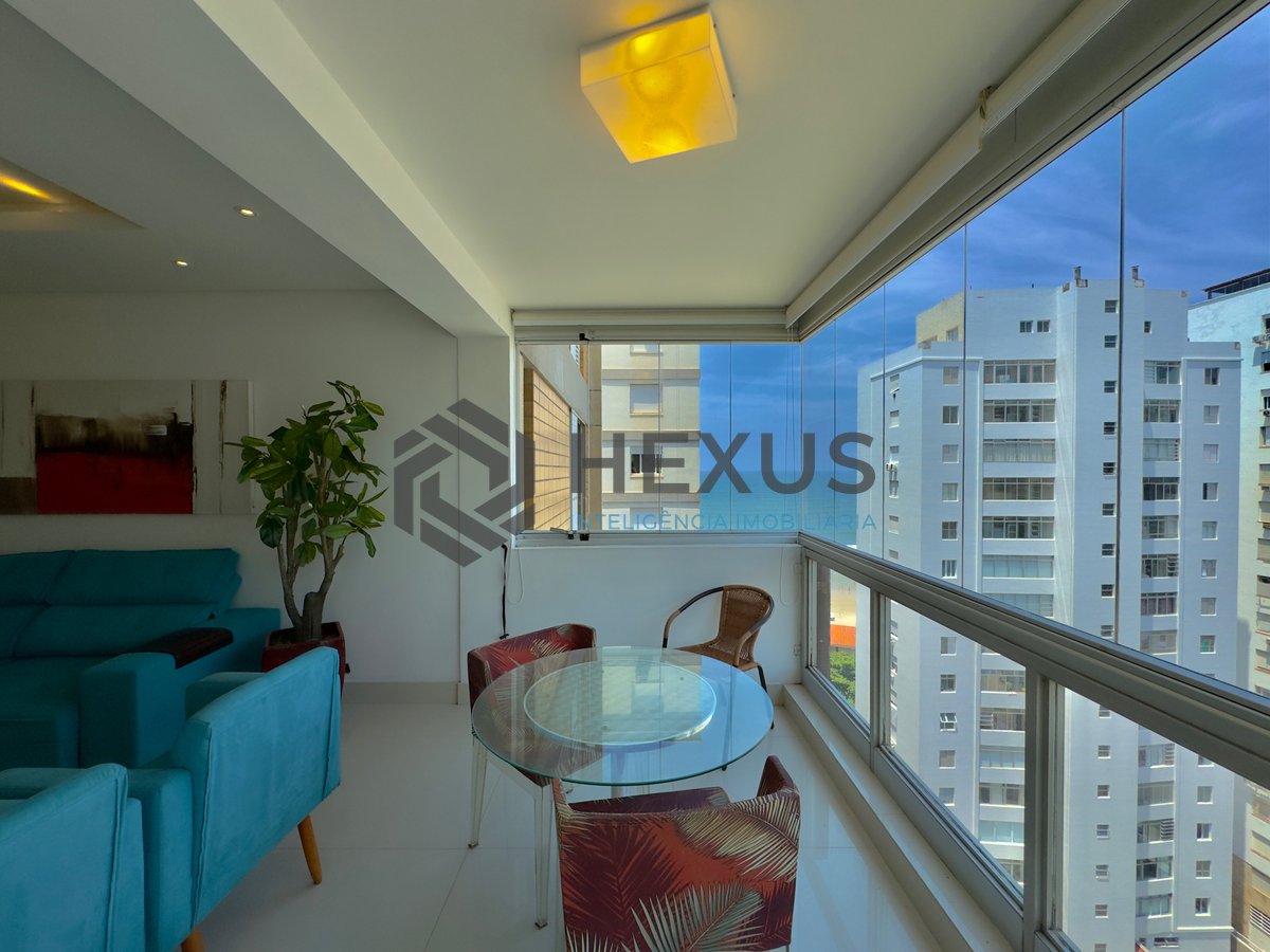 Foto 5 de Apartamento reformado com varanda e lazer na quadra mar da Praia das Pitangueiras à venda, Guarujá-SP.