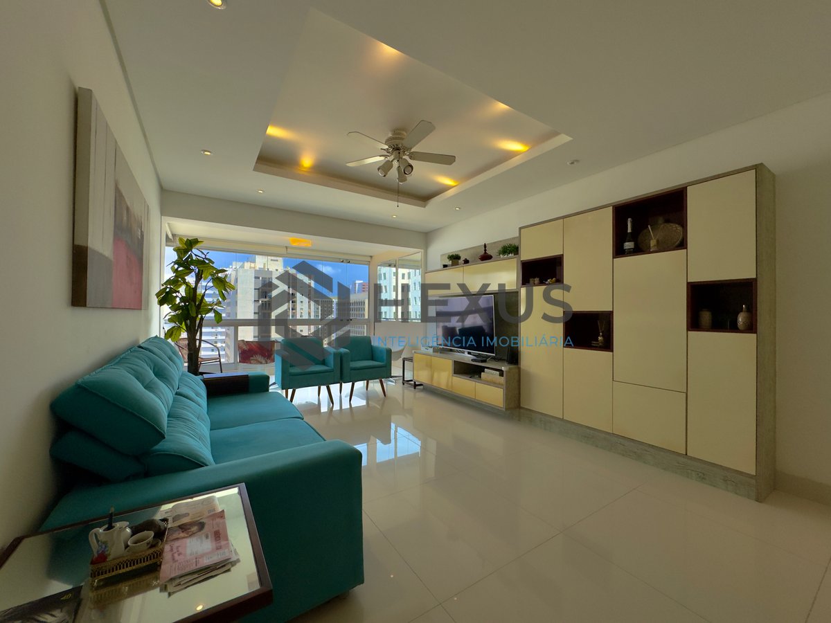 Foto 10 de Apartamento reformado com varanda e lazer na quadra mar da Praia das Pitangueiras à venda, Guarujá-SP.