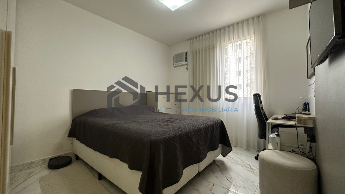 Foto 13 de Apartamento reformado com varanda e lazer na Praia da Enseada, Guaruja
