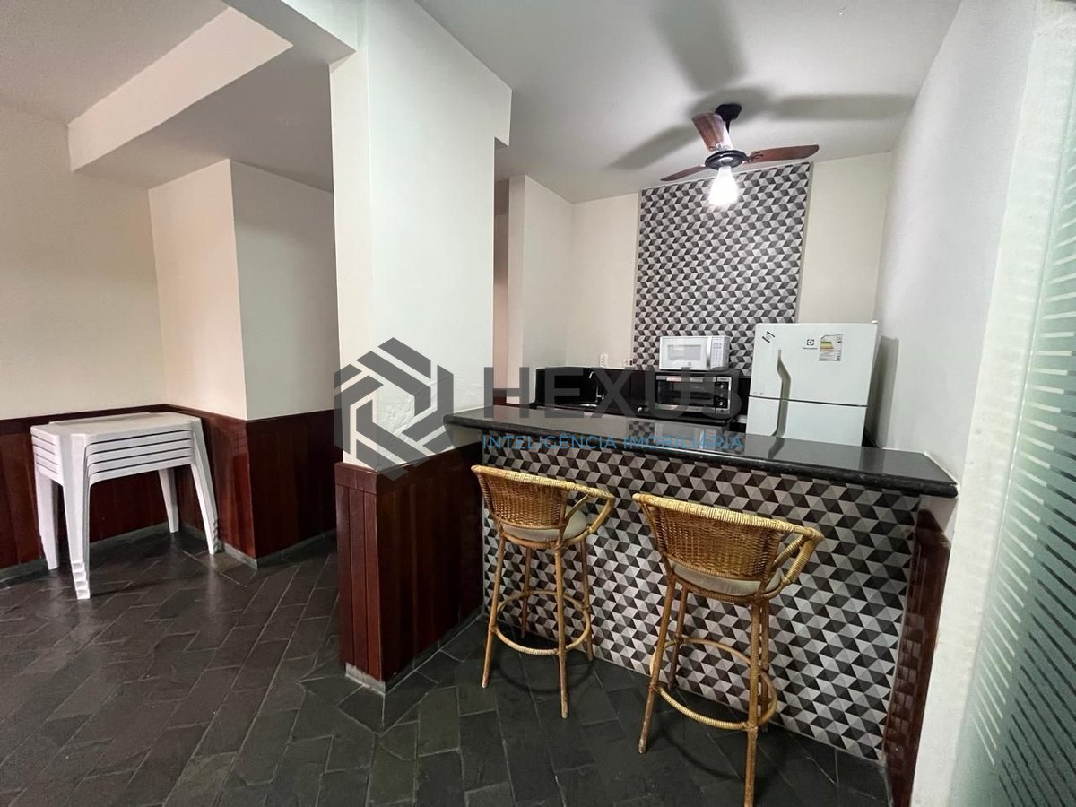 Foto 21 de Apartamento reformado com varanda e lazer na Praia da Enseada, Guaruja