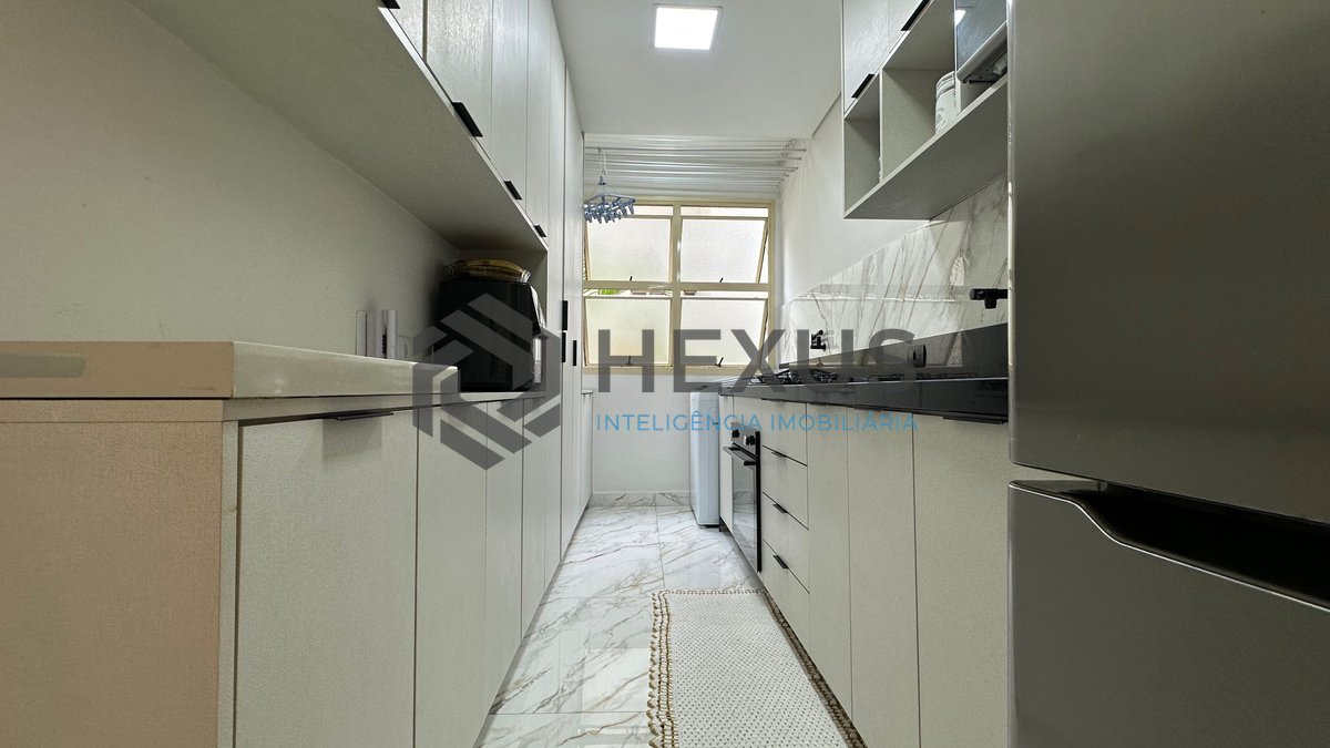 Foto 6 de Apartamento reformado com varanda e lazer na Praia da Enseada, Guaruja