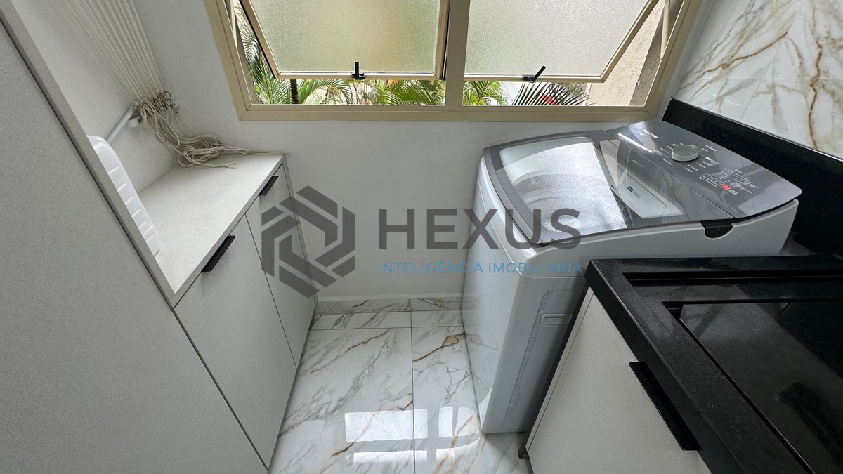 Foto 7 de Apartamento reformado com varanda e lazer na Praia da Enseada, Guaruja