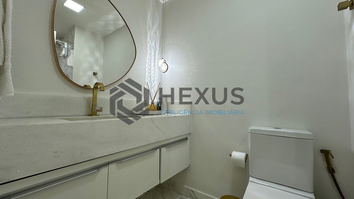 Foto 10 de Apartamento reformado com varanda e lazer na Praia da Enseada, Guaruja