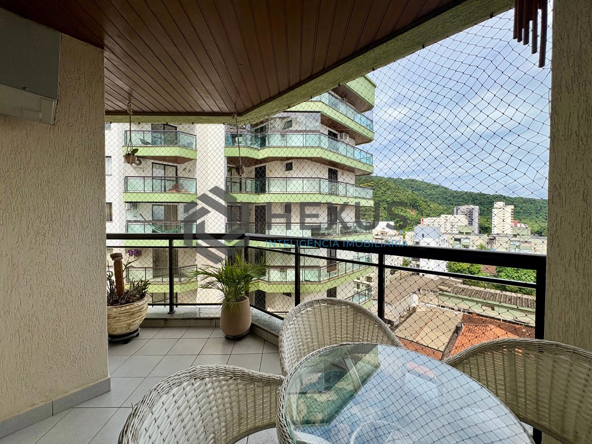 Foto 2 de Apartamento com varanda e lazer na Praia da Enseada, Guarujá