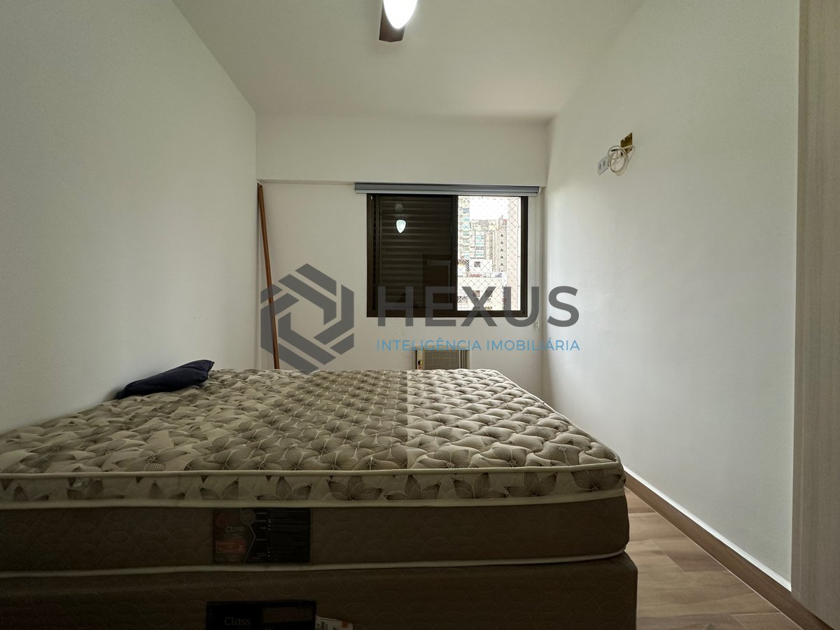 Foto 13 de Apartamento reformado com varanda e lazer a 550 metros da Praia da Enseada, Guarujá