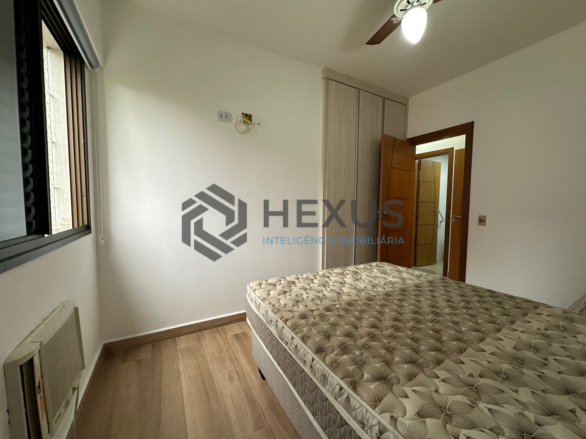 Foto 15 de Apartamento reformado com varanda e lazer a 550 metros da Praia da Enseada, Guarujá