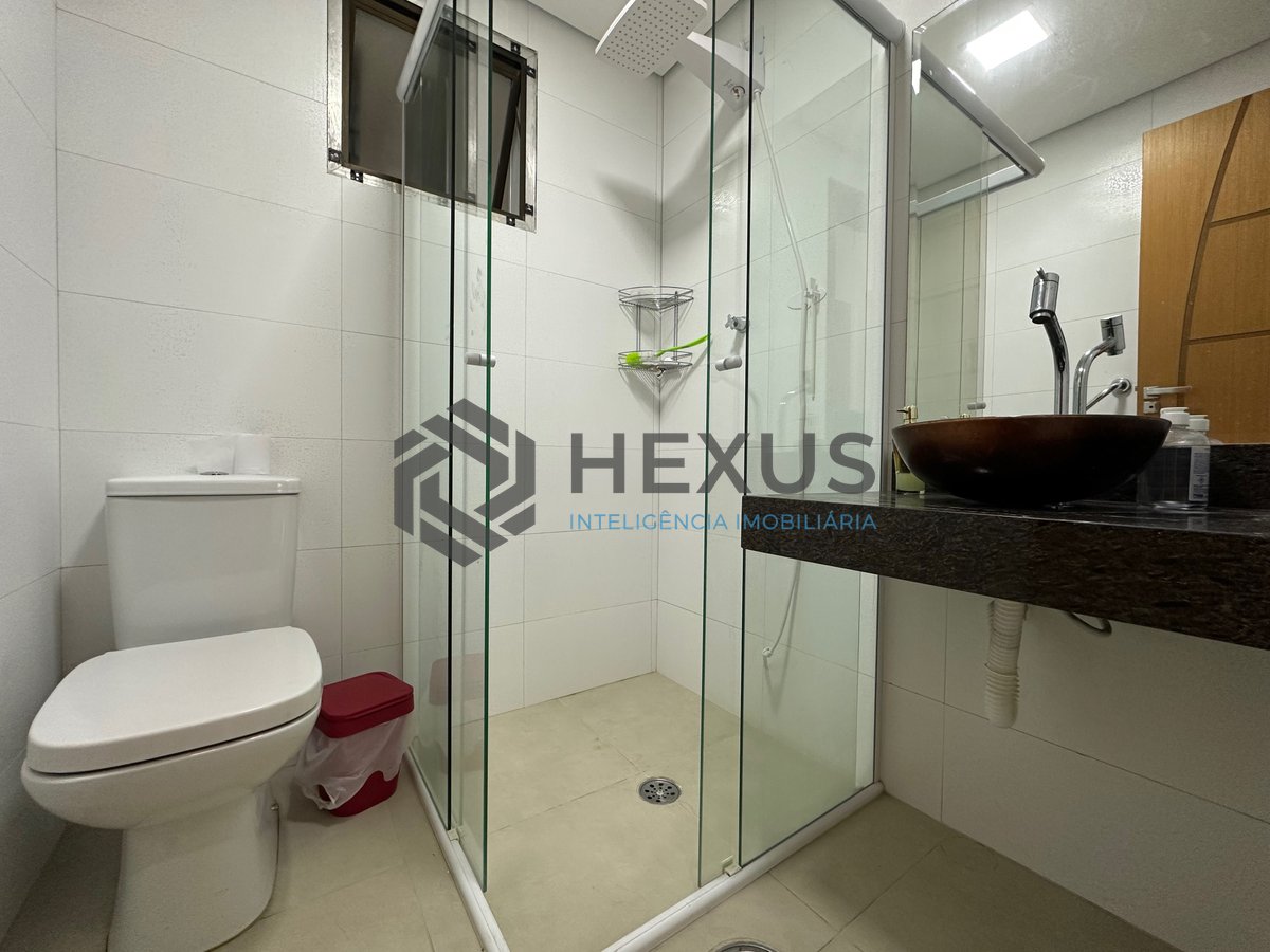 Foto 16 de Apartamento reformado com varanda e lazer a 550 metros da Praia da Enseada, Guarujá