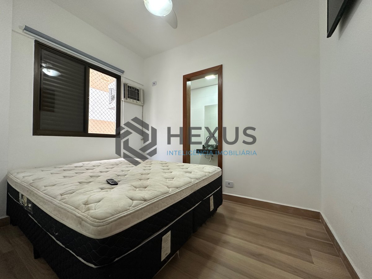 Foto 17 de Apartamento reformado com varanda e lazer a 550 metros da Praia da Enseada, Guarujá