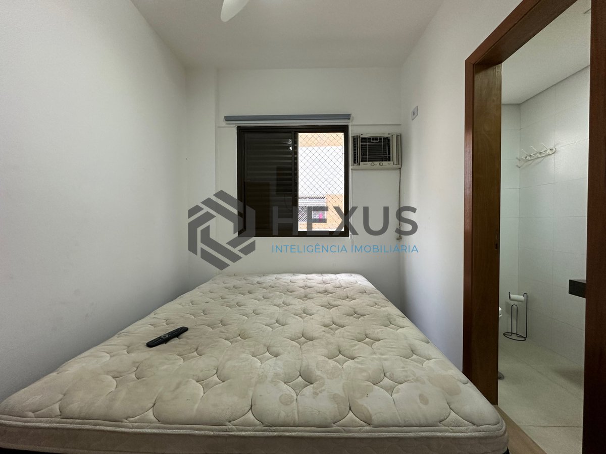 Foto 18 de Apartamento reformado com varanda e lazer a 550 metros da Praia da Enseada, Guarujá