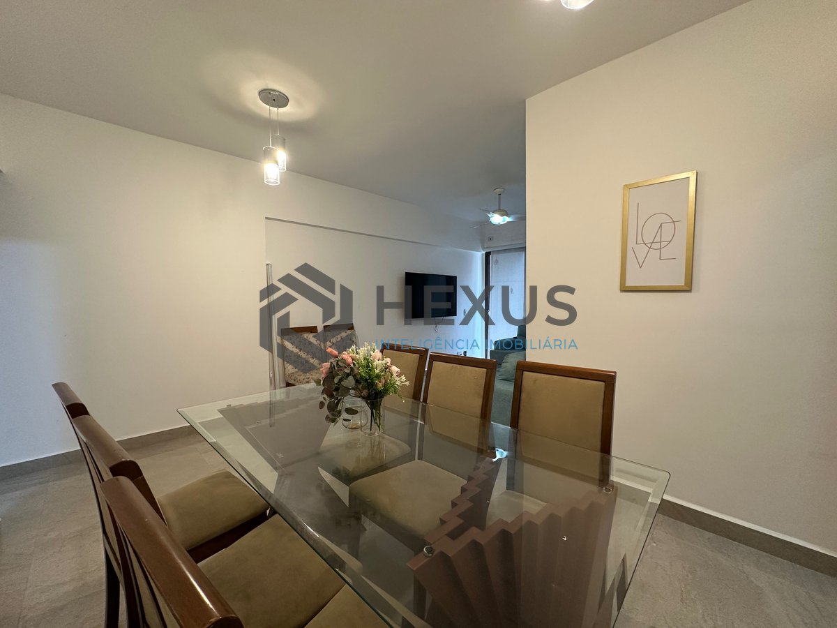 Foto 3 de Apartamento reformado com varanda e lazer a 550 metros da Praia da Enseada, Guarujá