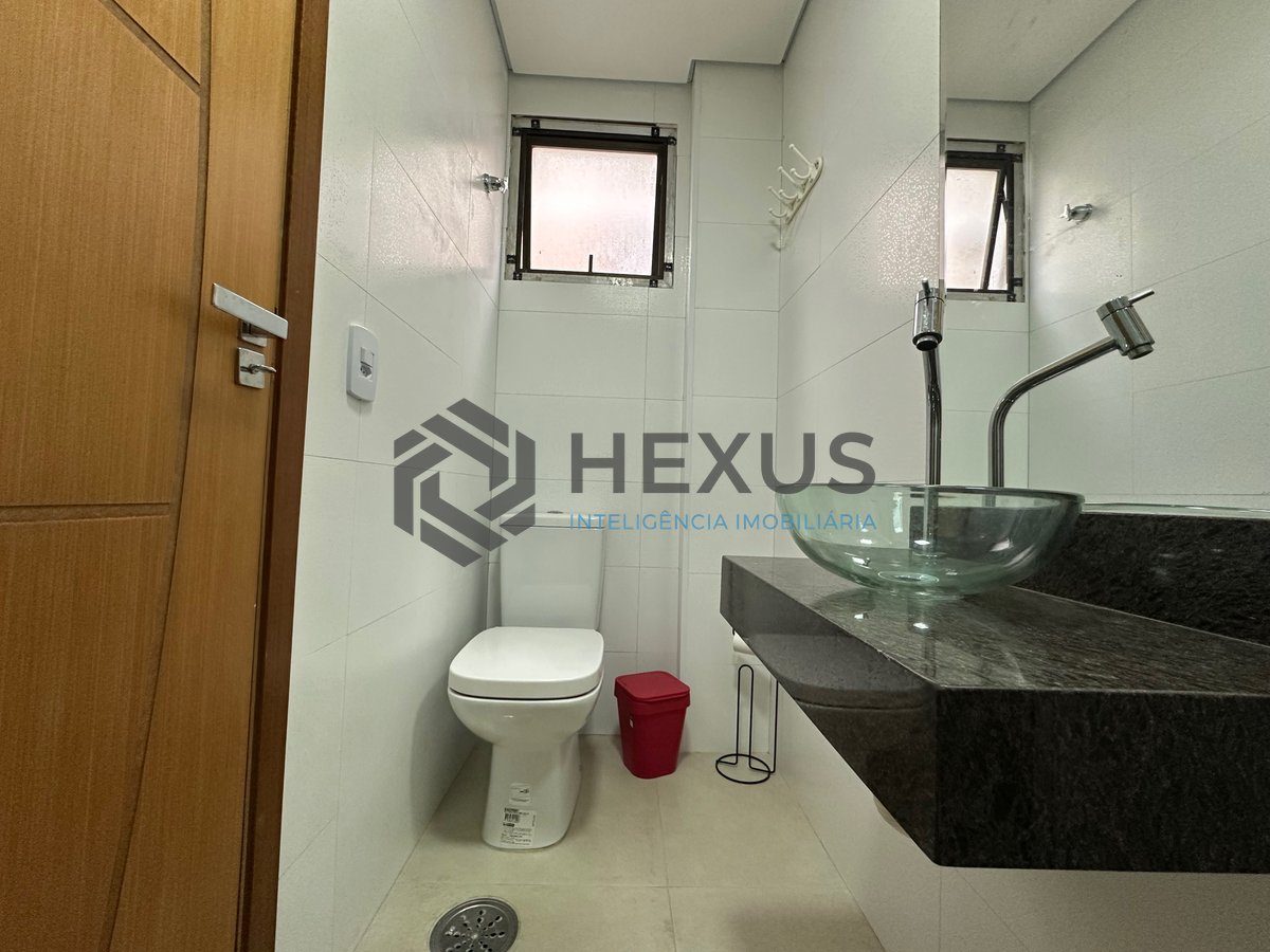 Foto 21 de Apartamento reformado com varanda e lazer a 550 metros da Praia da Enseada, Guarujá