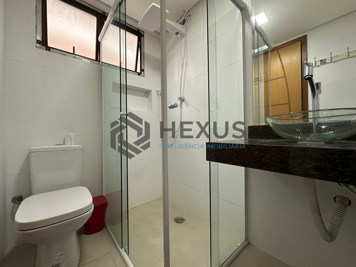 Foto 26 de Apartamento reformado com varanda e lazer a 550 metros da Praia da Enseada, Guarujá