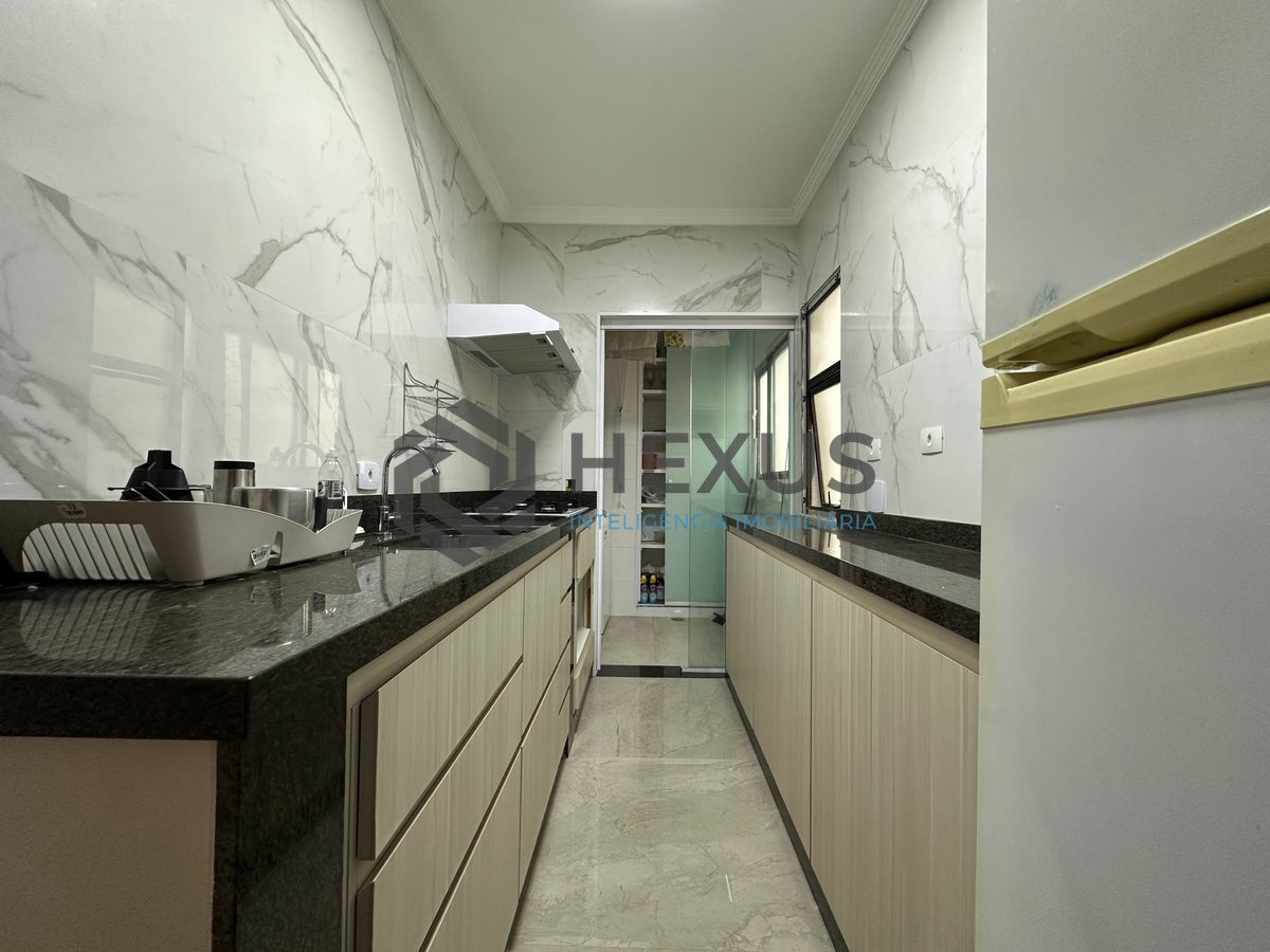 Foto 7 de Apartamento reformado com varanda e lazer a 550 metros da Praia da Enseada, Guarujá