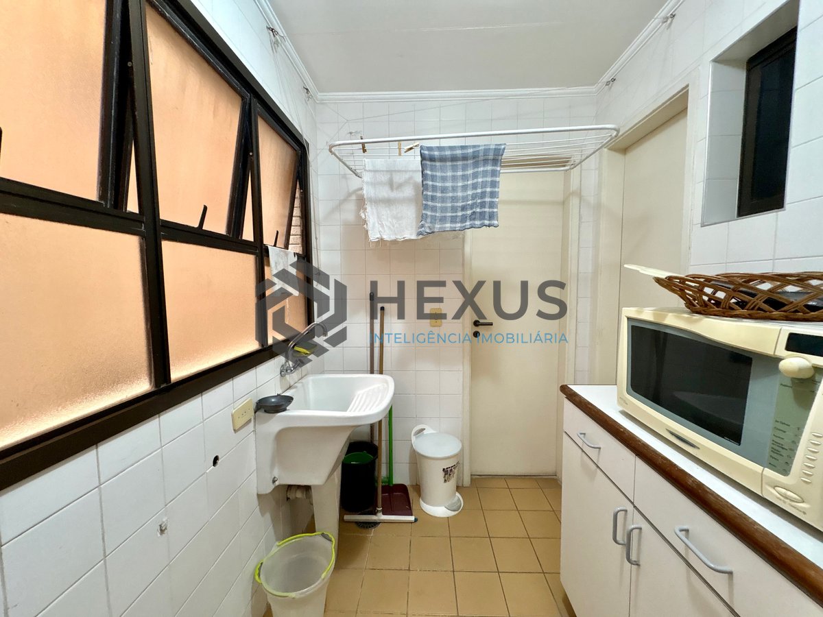 Foto 23 de Apartamento com varanda na Praia da Enseada, Guarujá
