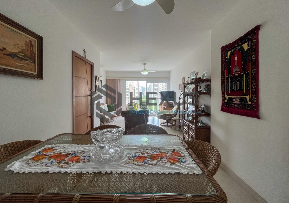 Foto 2 de Apartamento com 2 varandas e lazer a 2 quadras da Praia das Pitangueiras, Guarujá
