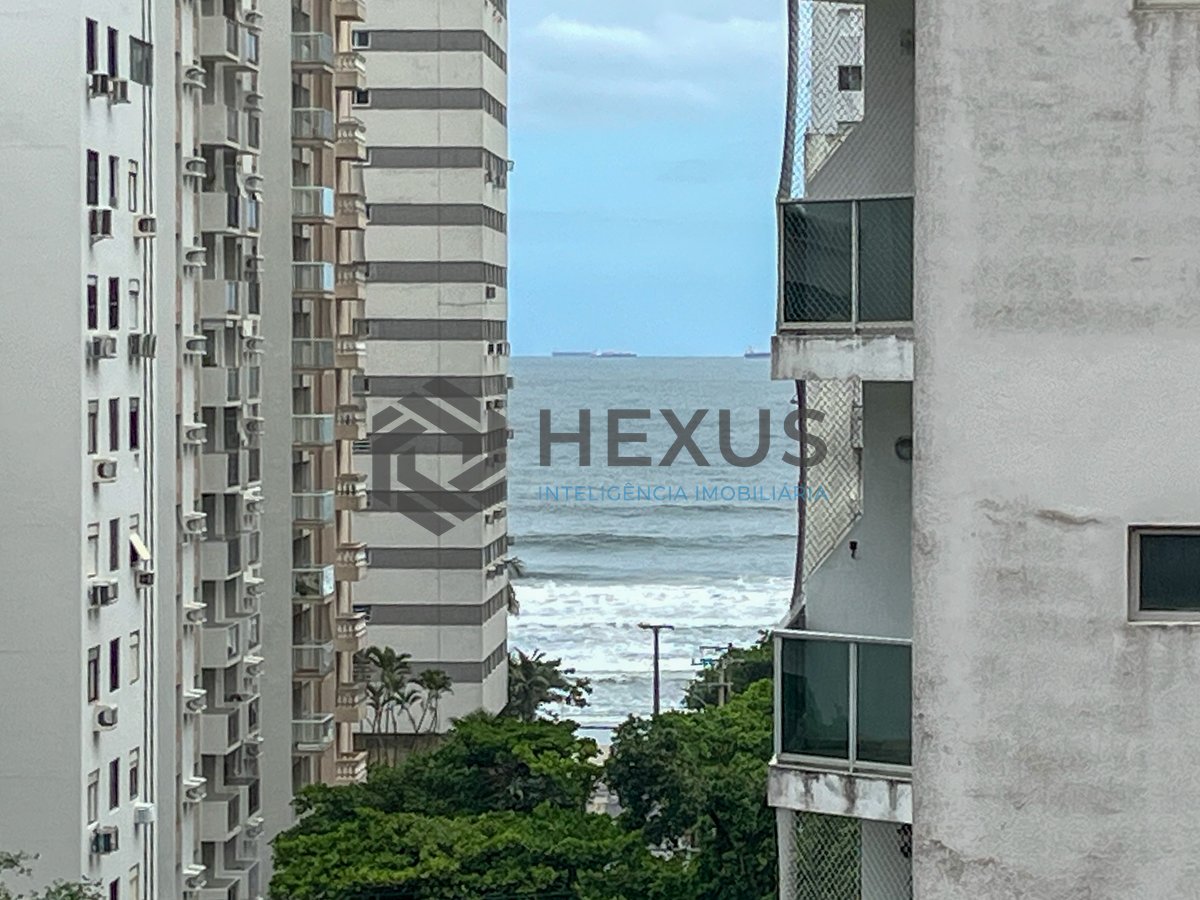 Foto 17 de Apartamento com 2 varandas e lazer a 2 quadras da Praia das Pitangueiras, Guarujá