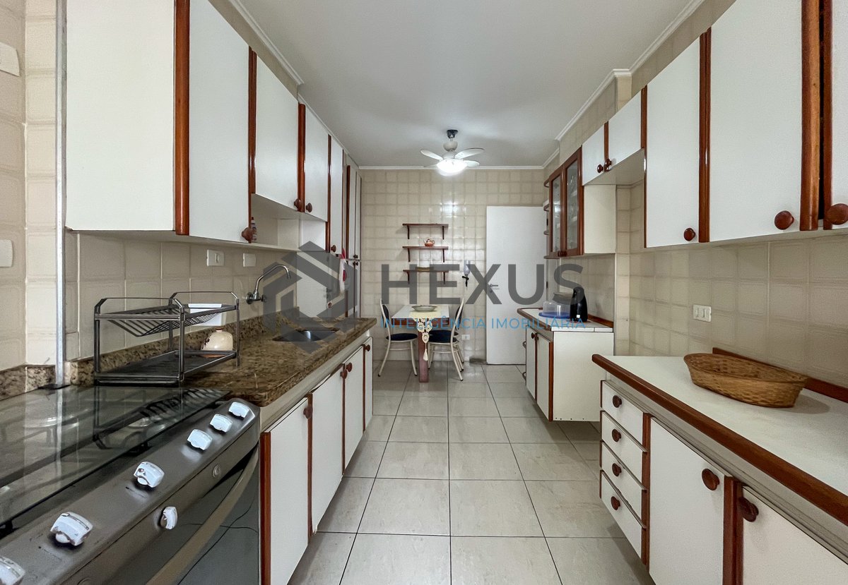 Foto 32 de Apartamento com 2 varandas e lazer a 2 quadras da Praia das Pitangueiras, Guarujá