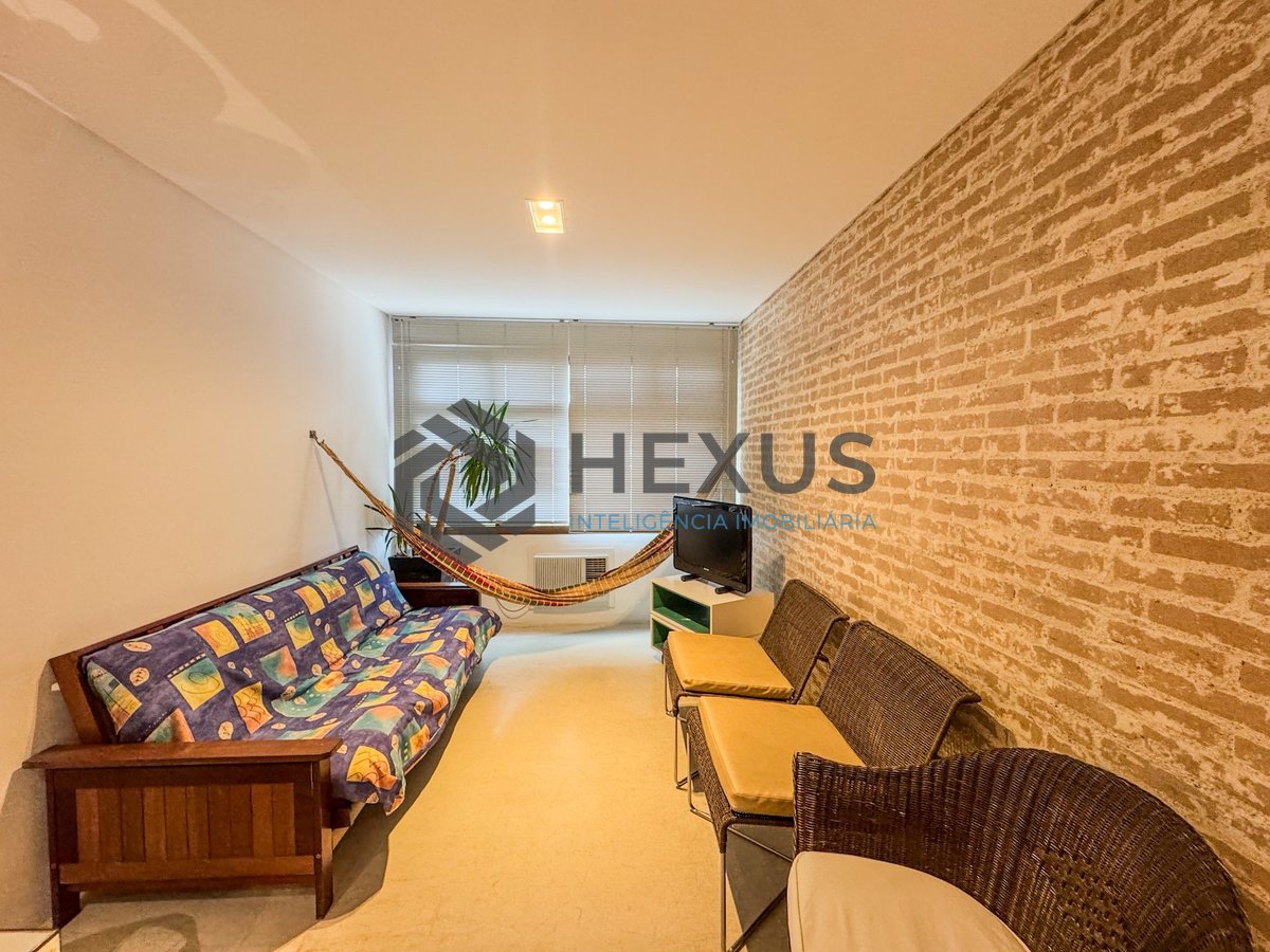 Foto 2 de Apartamento reformado e mobiliado na Praia das Asturias, Guaruja