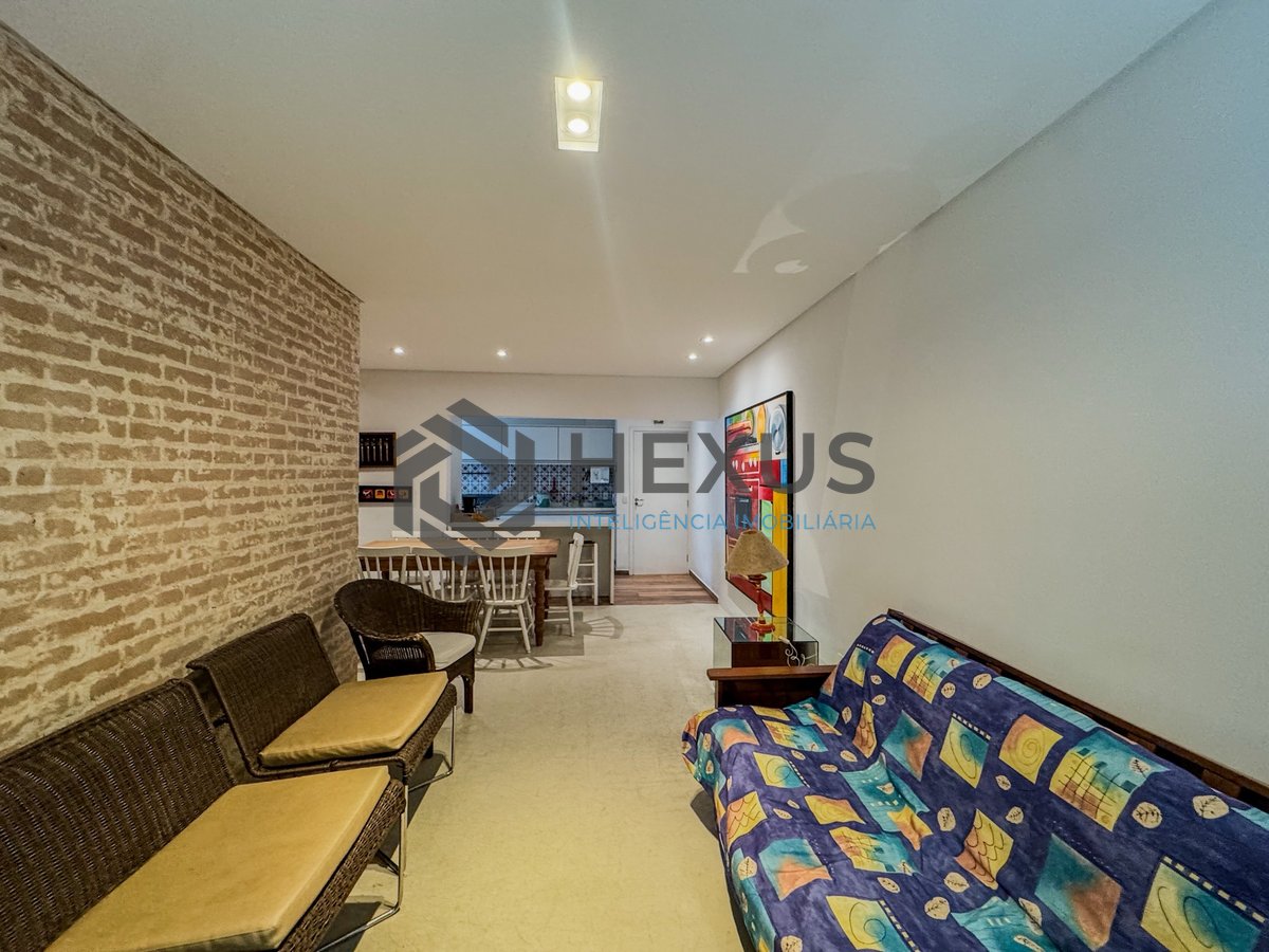 Foto 3 de Apartamento reformado e mobiliado na Praia das Asturias, Guaruja
