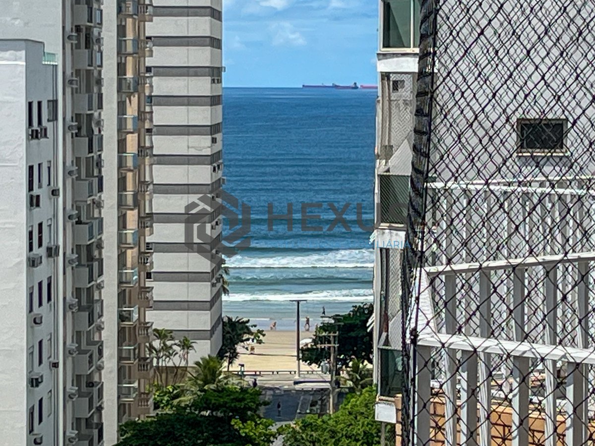 Foto 12 de Apartamento com varanda e lazer a 2 quadras da Praia das Pitangueiras, Guarujá