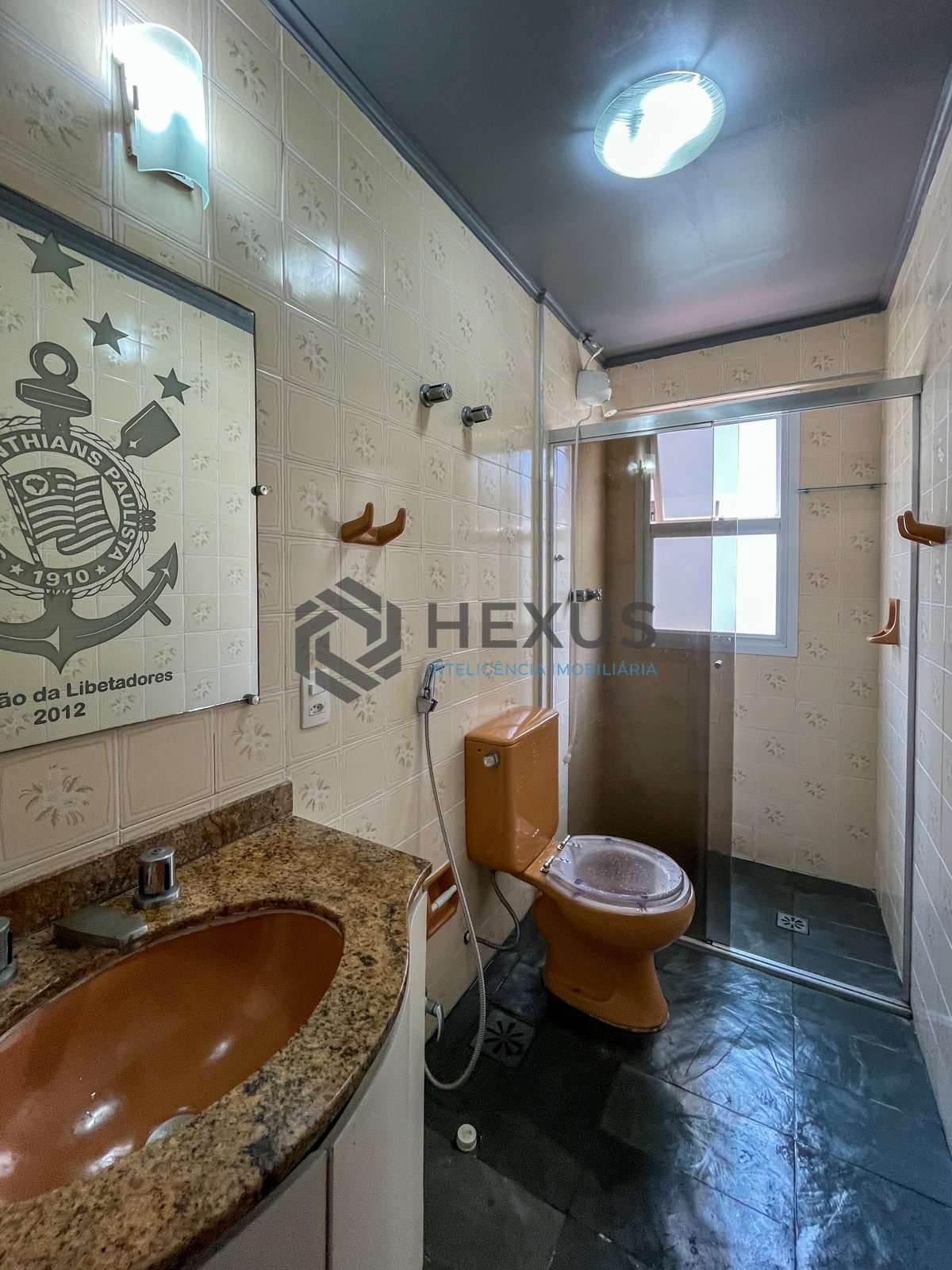 Foto 20 de Apartamento com varanda e lazer a 2 quadras da Praia das Pitangueiras, Guarujá