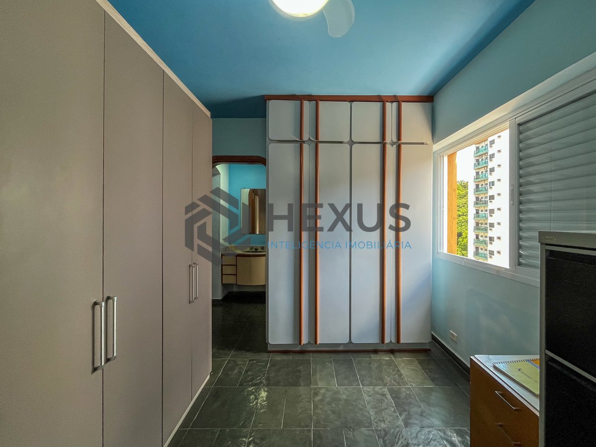 Foto 24 de Apartamento com varanda e lazer a 2 quadras da Praia das Pitangueiras, Guarujá