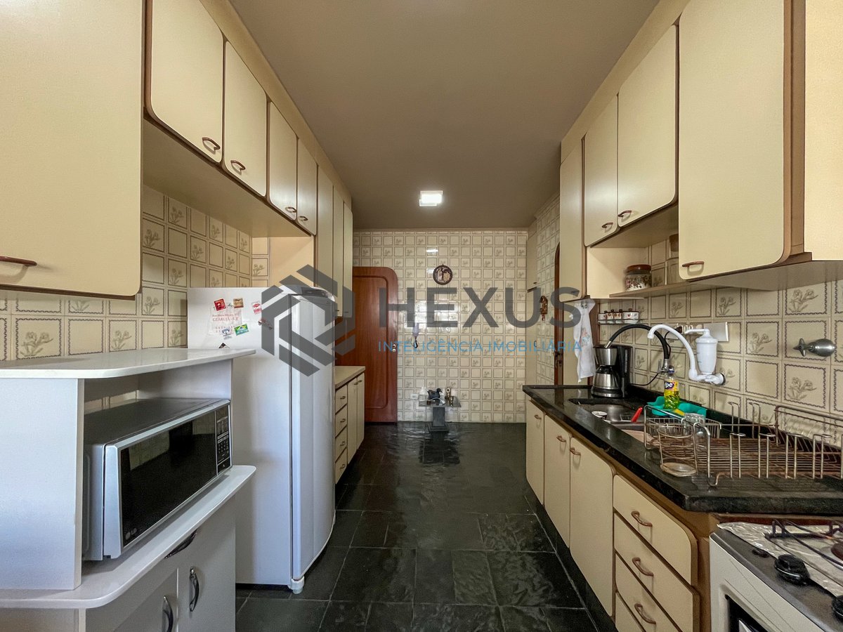 Foto 32 de Apartamento com varanda e lazer a 2 quadras da Praia das Pitangueiras, Guarujá