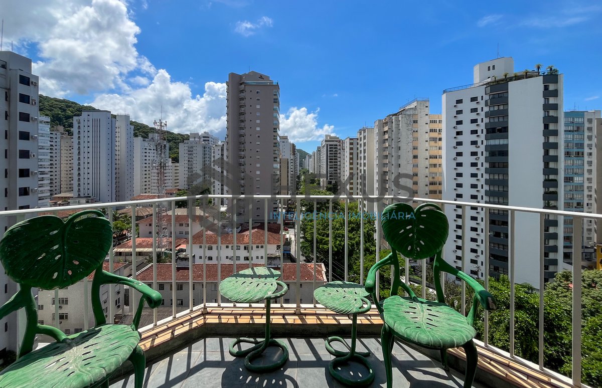 Foto 10 de Apartamento com varanda e lazer a 2 quadras da Praia das Pitangueiras, Guarujá