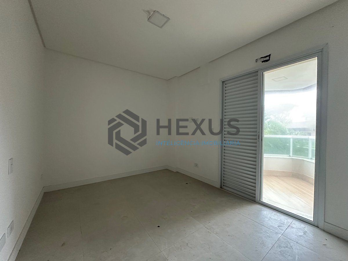 Foto 15 de Apartamento com varanda e lazer na Praia da Enseada, Guarujá