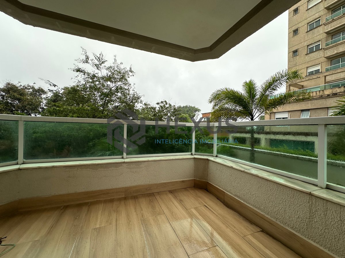 Foto 17 de Apartamento com varanda e lazer na Praia da Enseada, Guarujá