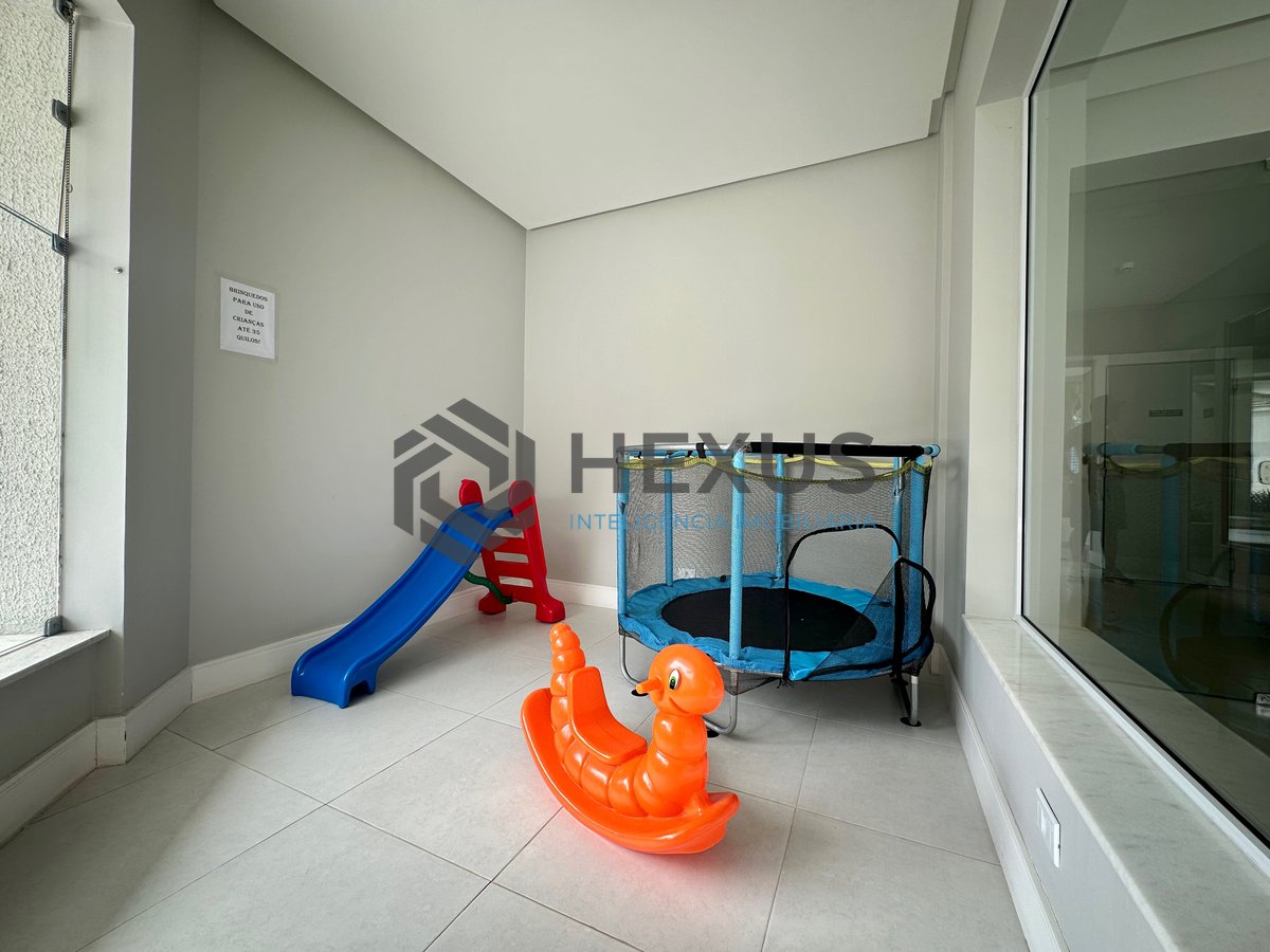 Foto 23 de Apartamento com varanda e lazer na Praia da Enseada, Guarujá