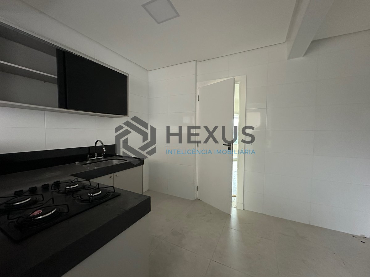 Foto 6 de Apartamento com varanda e lazer na Praia da Enseada, Guarujá