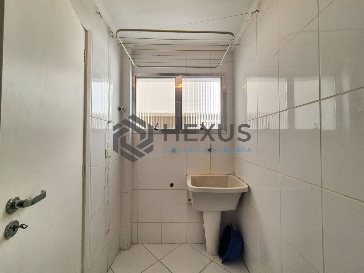 Foto 21 de Apartamento reformado com varanda na Praia das Astúrias, Guarujá