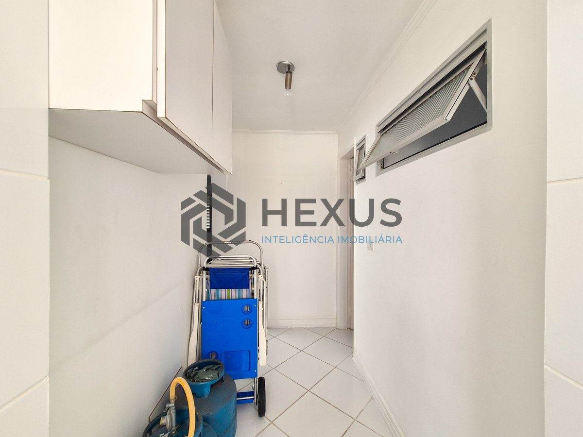 Foto 23 de Apartamento reformado com varanda na Praia das Astúrias, Guarujá