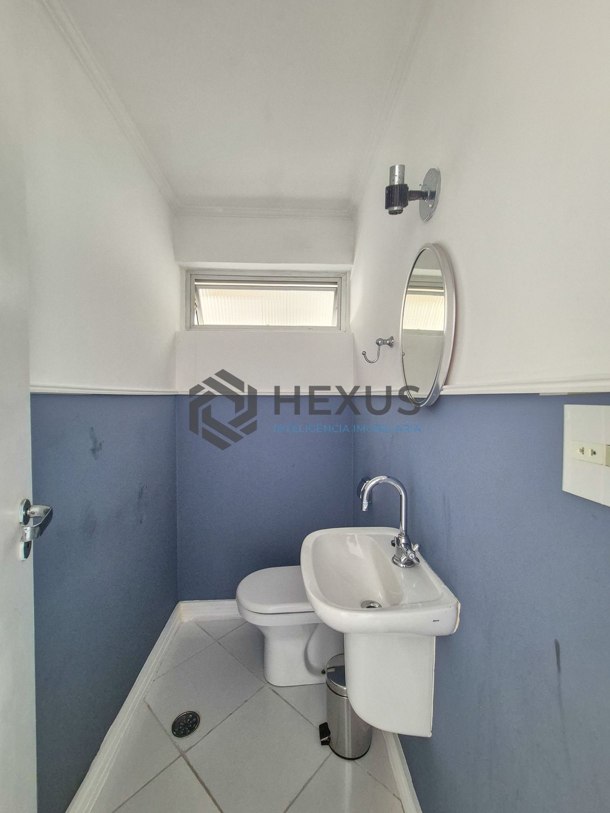 Foto 8 de Apartamento reformado com varanda na Praia das Astúrias, Guarujá