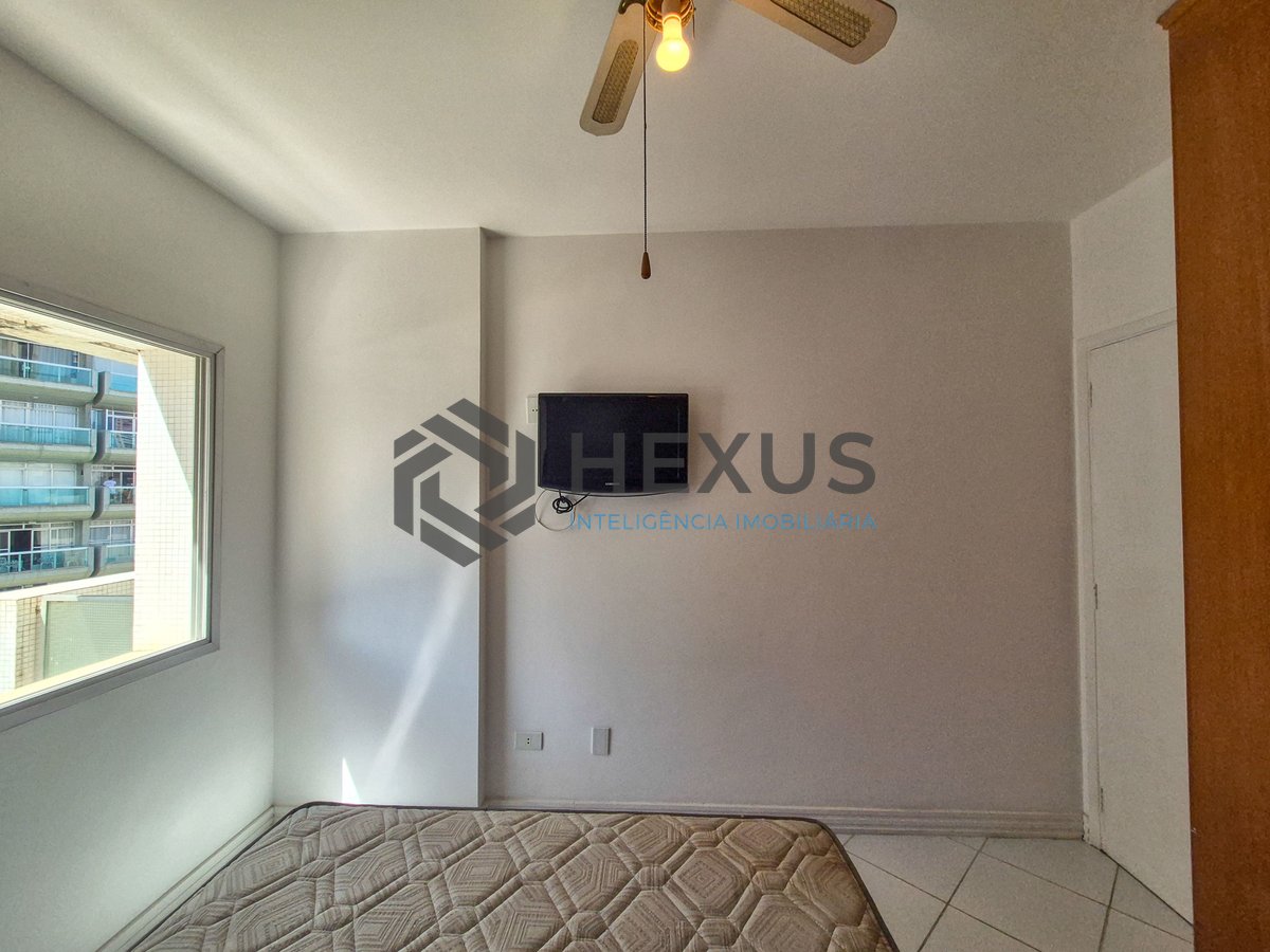 Foto 9 de Apartamento reformado com varanda na Praia das Astúrias, Guarujá