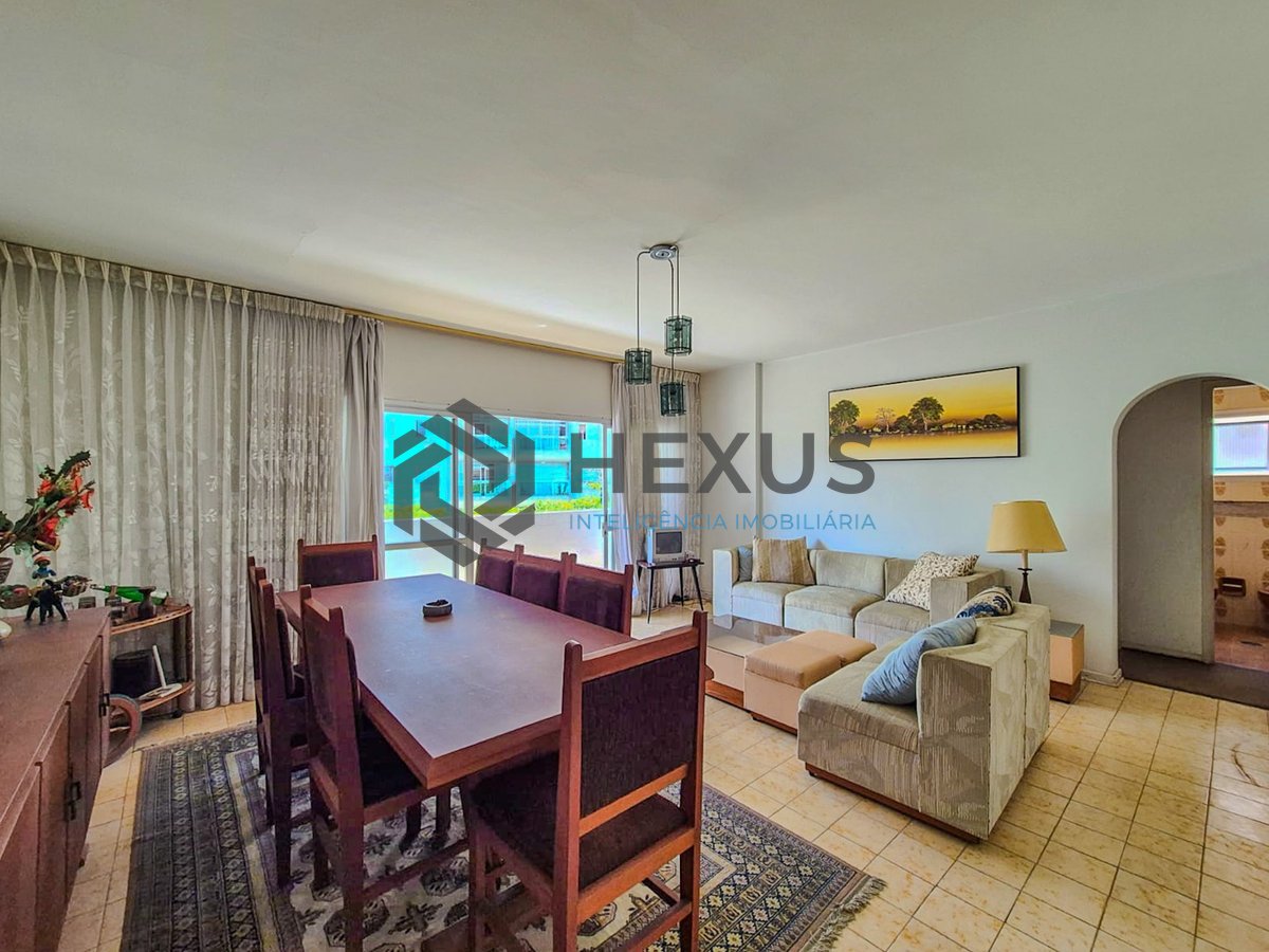 Foto 2 de Apartamento reformado com varanda na Praia das Astúrias, Guarujá