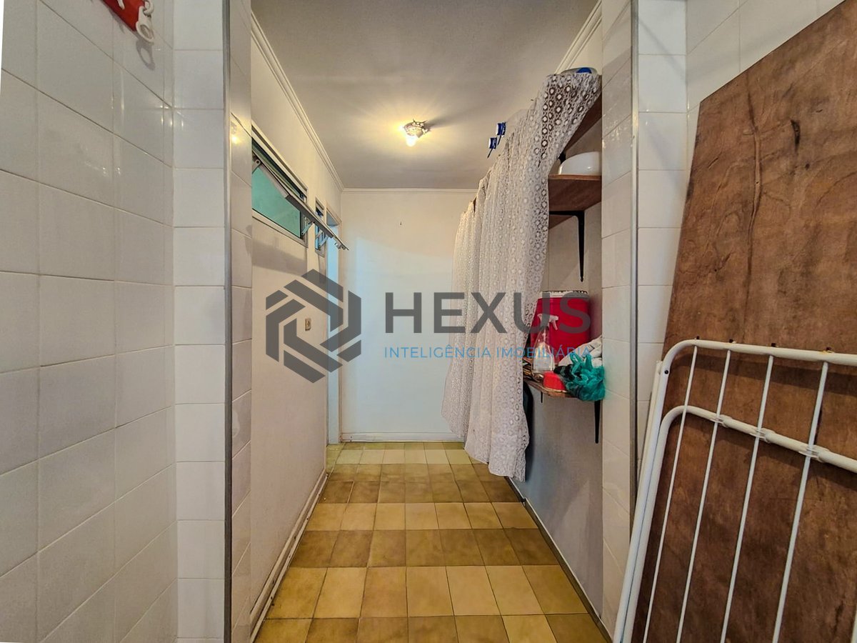 Foto 16 de Apartamento reformado com varanda na Praia das Astúrias, Guarujá