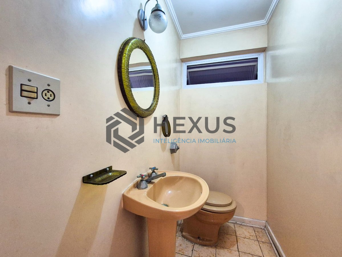 Foto 8 de Apartamento reformado com varanda na Praia das Astúrias, Guarujá